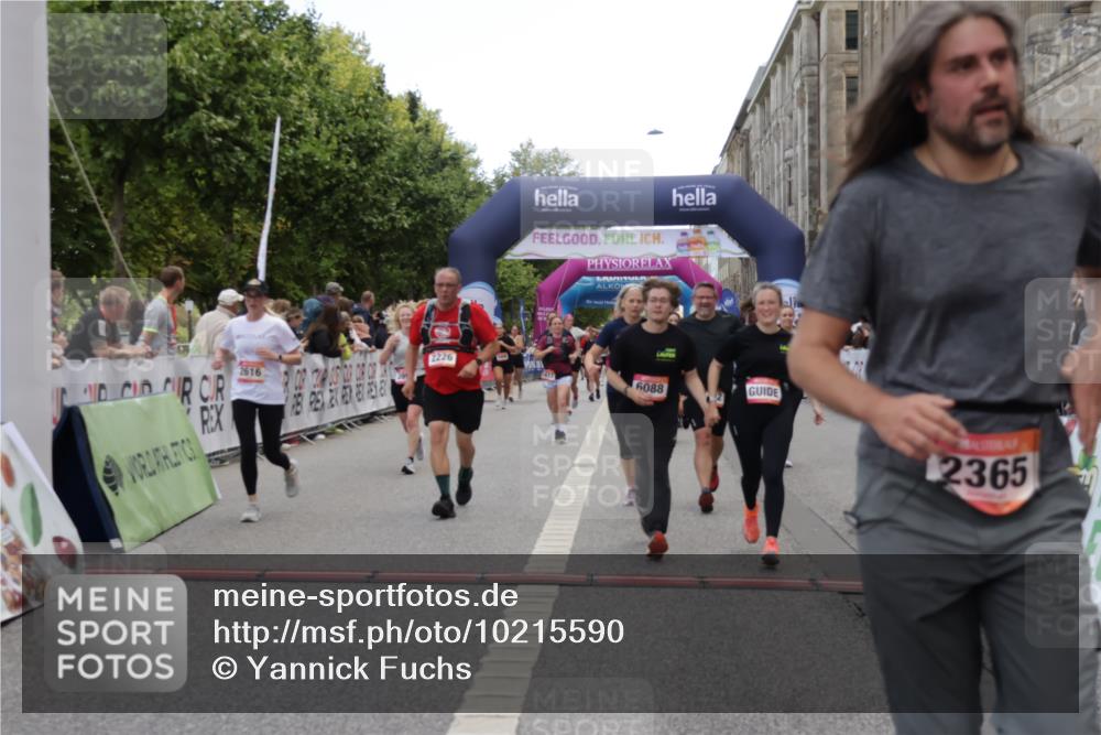 06.09.2026 - CURREX Alsterlauf Yannick Fuchs http://msf.ph/oto/10215590 06.09.2026 10:10:53 Ziel 2058, 2226, 2312, 2365, 2417, 2427, 2552, 2616, 2734, 2982, 3348, 3840, 3995, 5141, 5142, 6088, 6434 meine-sportfotos.de
