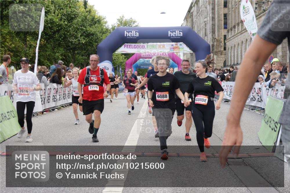 06.09.2026 - CURREX Alsterlauf Yannick Fuchs http://msf.ph/oto/10215600 06.09.2026 10:10:53 Ziel 2058, 2226, 2312, 2365, 2417, 2427, 2552, 2616, 2734, 2982, 3348, 3840, 3995, 5141, 5142, 6088, 6434 meine-sportfotos.de