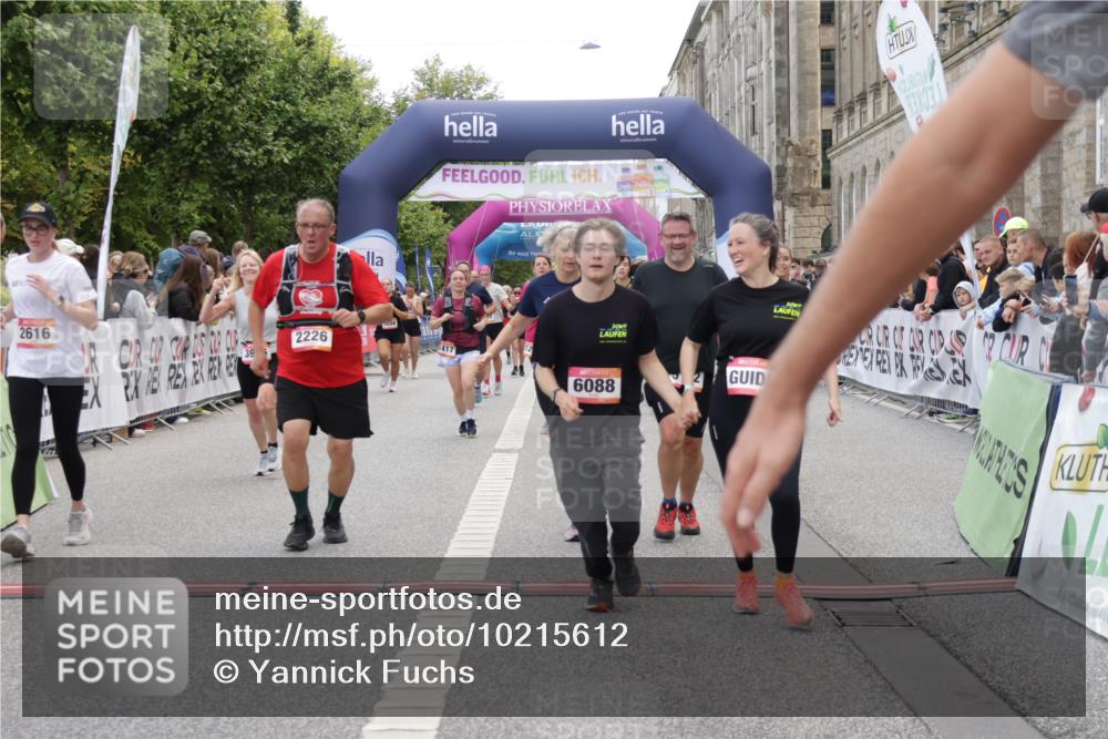 06.09.2026 - CURREX Alsterlauf Yannick Fuchs http://msf.ph/oto/10215612 06.09.2026 10:10:53 Ziel 2058, 2226, 2312, 2365, 2417, 2427, 2552, 2616, 2734, 2982, 3348, 3840, 3995, 5141, 5142, 6088, 6434 meine-sportfotos.de