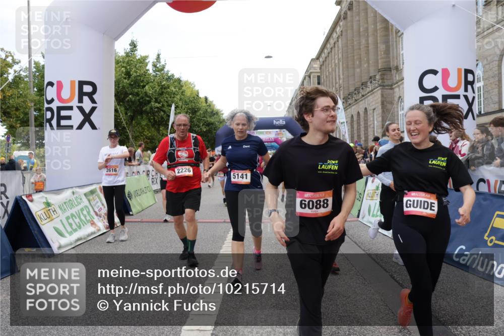 06.09.2026 - CURREX Alsterlauf Yannick Fuchs http://msf.ph/oto/10215714 06.09.2026 10:10:56 Ziel 2226, 2312, 2365, 2417, 2427, 2552, 2566, 2616, 2732, 2734, 2982, 3348, 3685, 3687, 3840, 3995, 5141, 5142, 5555, 5898, 6088, 6434 meine-sportfotos.de