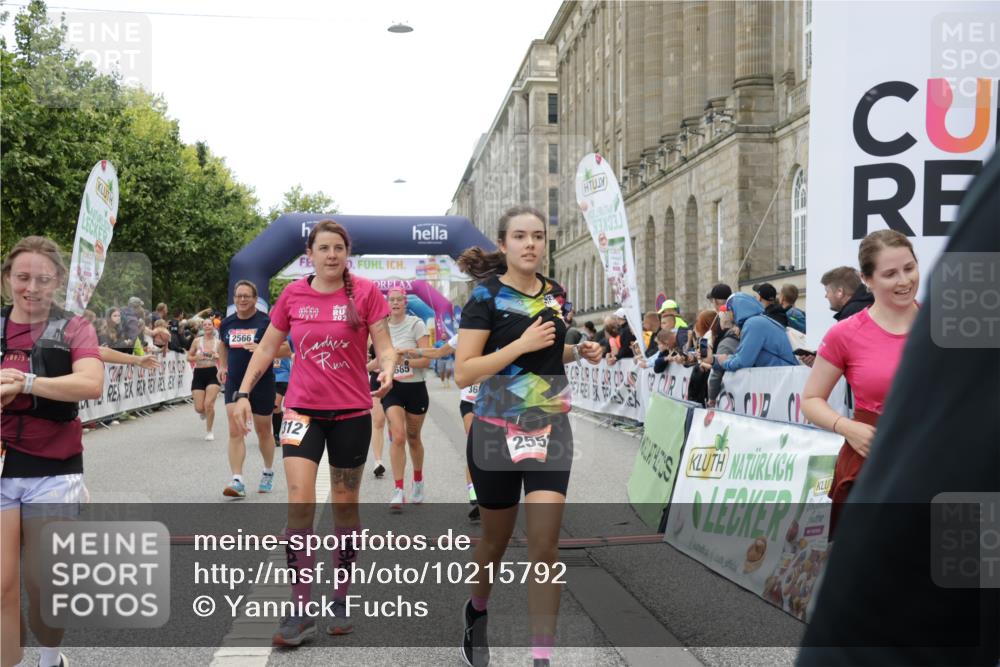 06.09.2026 - CURREX Alsterlauf Yannick Fuchs http://msf.ph/oto/10215792 06.09.2026 10:10:58 Ziel 2226, 2312, 2365, 2417, 2427, 2552, 2566, 2616, 2732, 2982, 3685, 3687, 3840, 3988, 3995, 5141, 5142, 5555, 5898, 6088, 6434, 8292 meine-sportfotos.de
