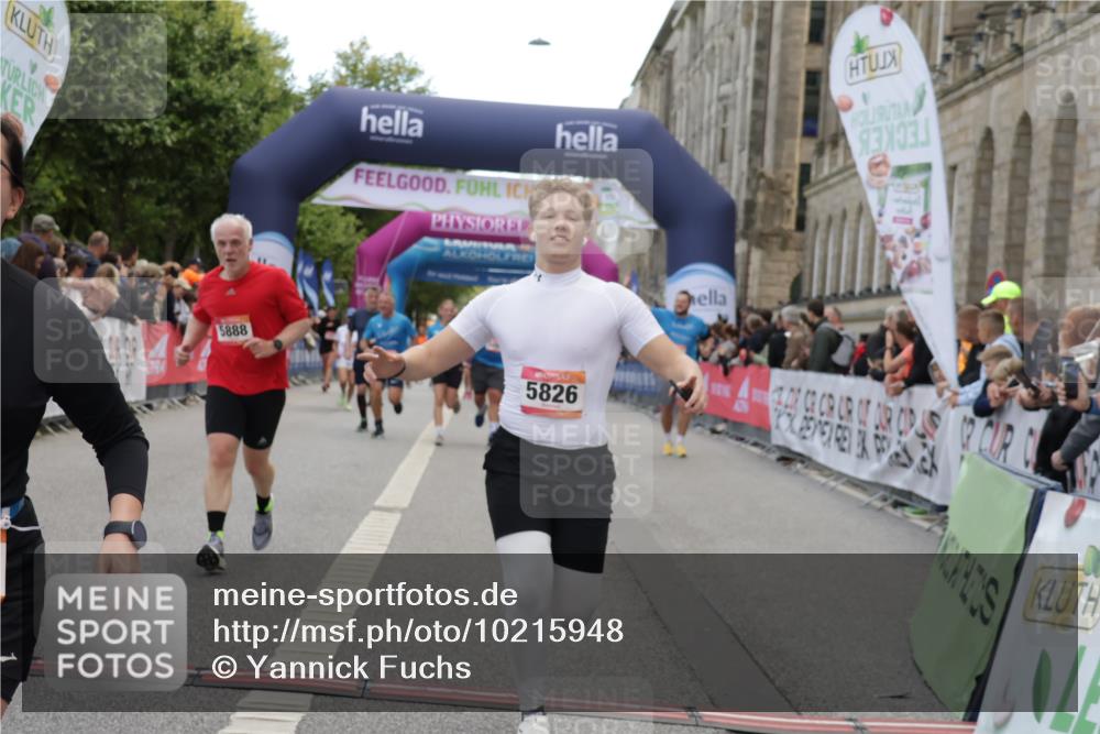 06.09.2026 - CURREX Alsterlauf Yannick Fuchs http://msf.ph/oto/10215948 06.09.2026 10:11:04 Ziel 2312, 2417, 2552, 2566, 2732, 2982, 3171, 3685, 3687, 3988, 5268, 5496, 5498, 5499, 5500, 5555, 5826, 5888, 5898, 8292 meine-sportfotos.de