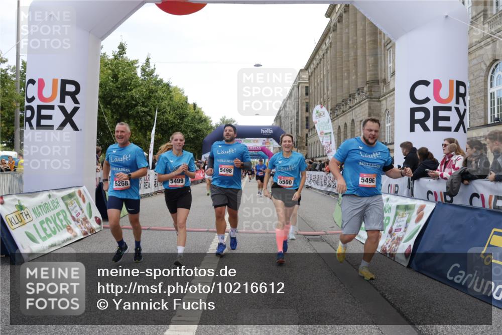 06.09.2026 - CURREX Alsterlauf Yannick Fuchs http://msf.ph/oto/10216612 06.09.2026 10:11:10 Ziel 2324, 2889, 2890, 3171, 4409, 5268, 5327, 5351, 5392, 5393, 5496, 5498, 5499, 5500, 5818, 5826, 5888, 8292 meine-sportfotos.de