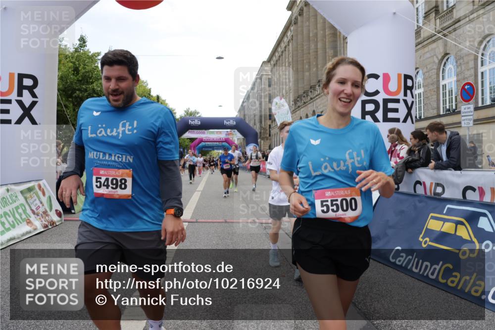 06.09.2026 - CURREX Alsterlauf Yannick Fuchs http://msf.ph/oto/10216924 06.09.2026 10:11:11 Ziel 2324, 2889, 2890, 3171, 4409, 5268, 5327, 5351, 5392, 5393, 5496, 5498, 5499, 5500, 5532, 5818, 5826, 5888, 6100 meine-sportfotos.de