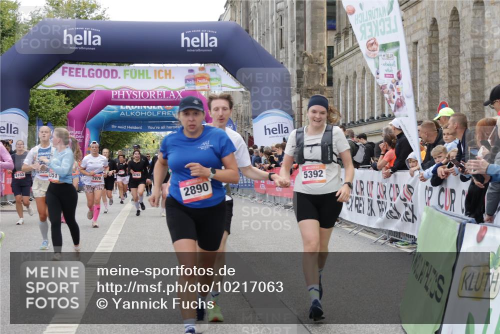06.09.2026 - CURREX Alsterlauf Yannick Fuchs http://msf.ph/oto/10217063 06.09.2026 10:11:12 Ziel 2324, 2889, 2890, 4409, 5268, 5327, 5351, 5392, 5393, 5496, 5498, 5499, 5500, 5532, 5818, 5888, 6100 meine-sportfotos.de