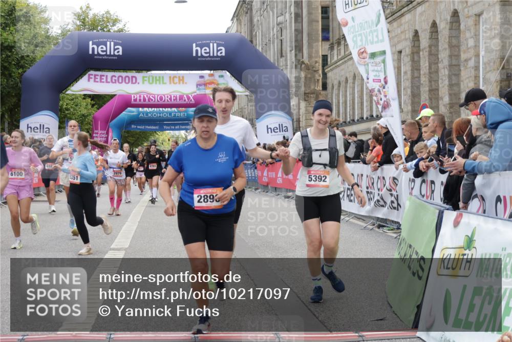 06.09.2026 - CURREX Alsterlauf Yannick Fuchs http://msf.ph/oto/10217097 06.09.2026 10:11:13 Ziel 2324, 2889, 2890, 2979, 4409, 5268, 5327, 5351, 5392, 5393, 5496, 5498, 5499, 5500, 5532, 5818, 6100 meine-sportfotos.de
