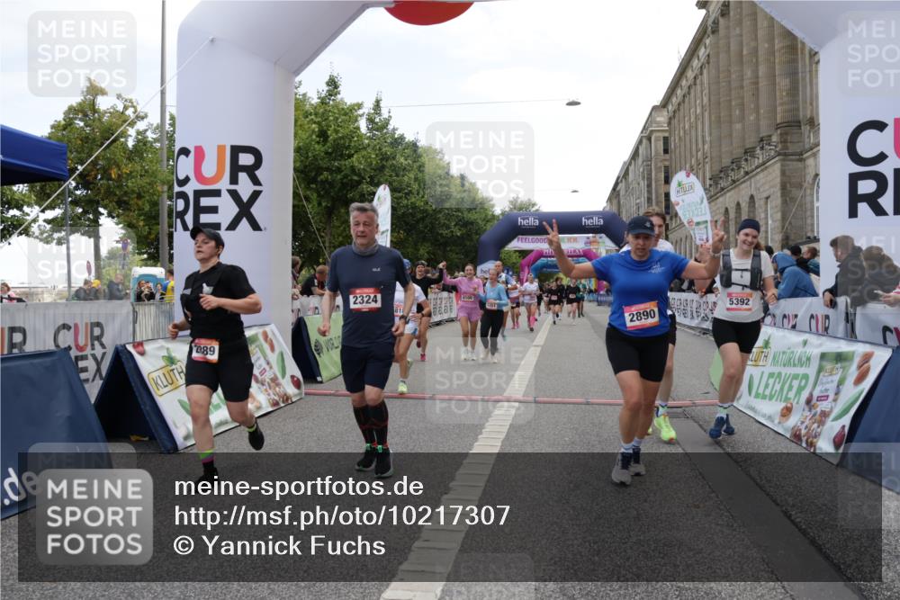 06.09.2026 - CURREX Alsterlauf Yannick Fuchs http://msf.ph/oto/10217307 06.09.2026 10:11:14 Ziel 2324, 2889, 2890, 2979, 2980, 4409, 4782, 4783, 5268, 5327, 5351, 5392, 5393, 5496, 5498, 5499, 5500, 5532, 5818, 6100, 6103 meine-sportfotos.de