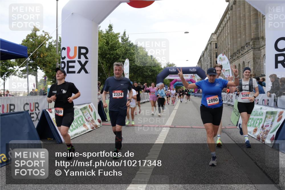 06.09.2026 - CURREX Alsterlauf Yannick Fuchs http://msf.ph/oto/10217348 06.09.2026 10:11:14 Ziel 2324, 2889, 2890, 2979, 2980, 4409, 4782, 4783, 5268, 5327, 5351, 5392, 5393, 5496, 5498, 5499, 5500, 5532, 5818, 6100, 6103 meine-sportfotos.de