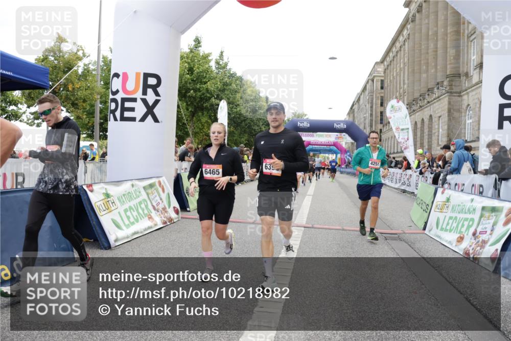 06.09.2026 - CURREX Alsterlauf Yannick Fuchs http://msf.ph/oto/10218982 06.09.2026 10:11:22 Ziel 2352, 2979, 2980, 4251, 4442, 4517, 4612, 4782, 4783, 5327, 5351, 5532, 5647, 6100, 6103, 6393, 6465 meine-sportfotos.de