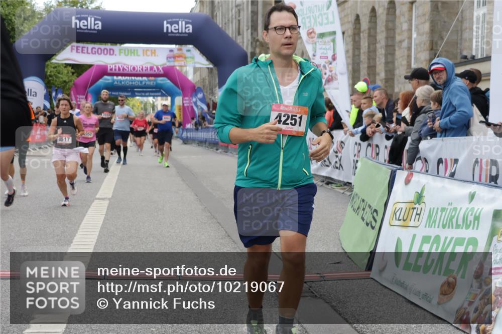 06.09.2026 - CURREX Alsterlauf Yannick Fuchs http://msf.ph/oto/10219067 06.09.2026 10:11:22 Ziel 2352, 2979, 2980, 4251, 4442, 4517, 4612, 4782, 4783, 5327, 5351, 5532, 5647, 6100, 6103, 6393, 6465 meine-sportfotos.de