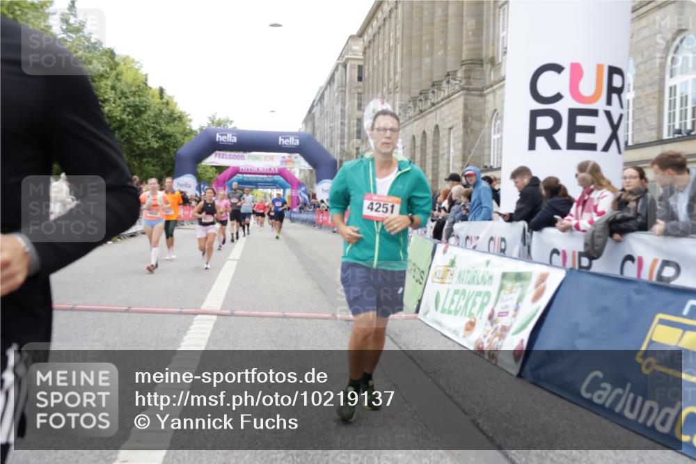 06.09.2026 - CURREX Alsterlauf Yannick Fuchs http://msf.ph/oto/10219137 06.09.2026 10:11:23 Ziel 2014, 2352, 2979, 2980, 4251, 4442, 4517, 4612, 4782, 4783, 5532, 5647, 6100, 6103, 6393, 6465 meine-sportfotos.de