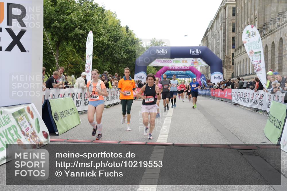 06.09.2026 - CURREX Alsterlauf Yannick Fuchs http://msf.ph/oto/10219553 06.09.2026 10:11:24 Ziel 2014, 2352, 2979, 2980, 3652, 4251, 4442, 4517, 4612, 4782, 4783, 5647, 6103, 6393, 6465 meine-sportfotos.de