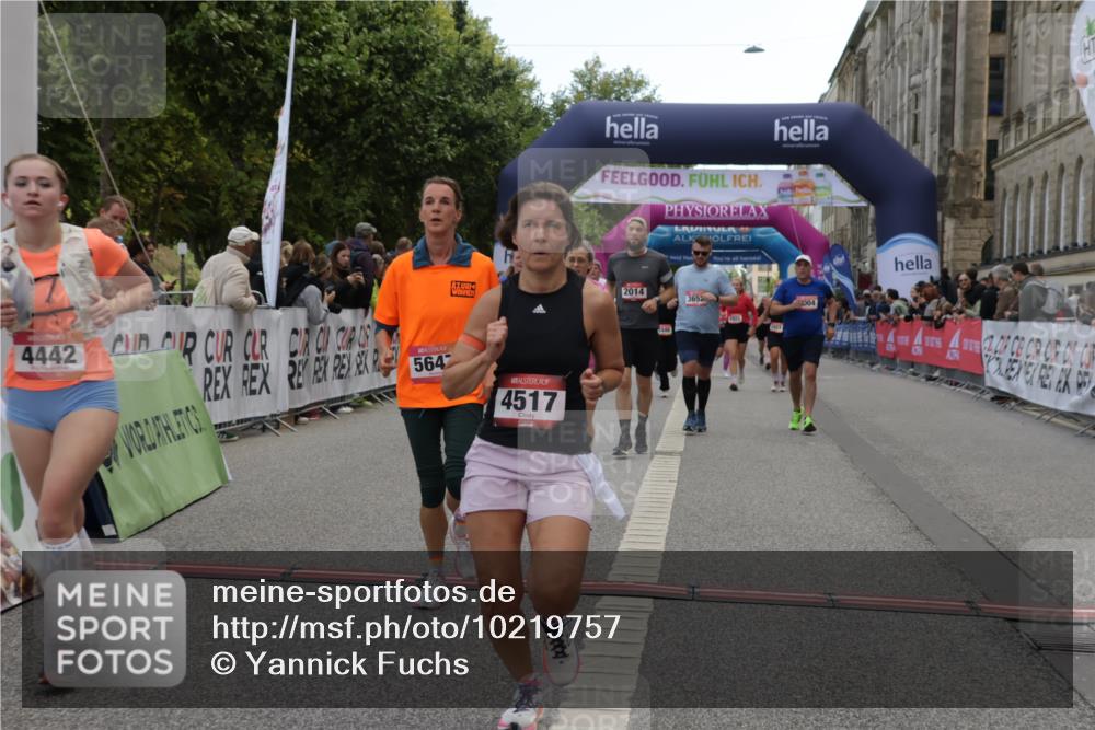06.09.2026 - CURREX Alsterlauf Yannick Fuchs http://msf.ph/oto/10219757 06.09.2026 10:11:25 Ziel 2014, 2352, 2979, 2980, 3652, 4251, 4442, 4517, 4612, 4782, 4783, 5647, 6103, 6393, 6465, 8004, 8007 meine-sportfotos.de