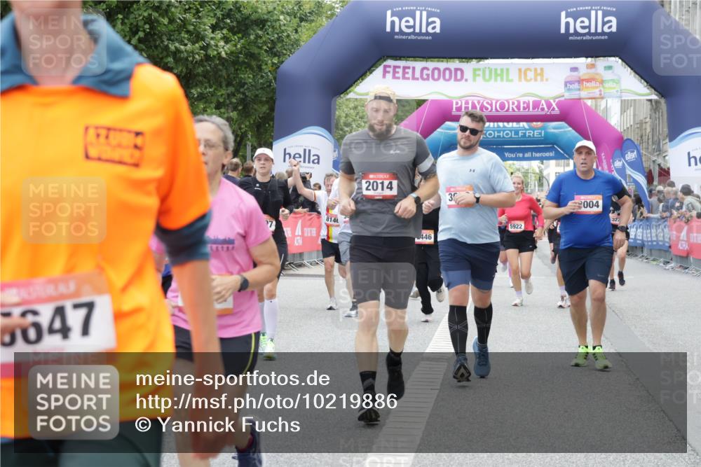 06.09.2026 - CURREX Alsterlauf Yannick Fuchs http://msf.ph/oto/10219886 06.09.2026 10:11:27 Ziel 2014, 2352, 2446, 3360, 3652, 4251, 4442, 4517, 4612, 5226, 5647, 6393, 6465, 8004, 8007, 8145, 8146 meine-sportfotos.de