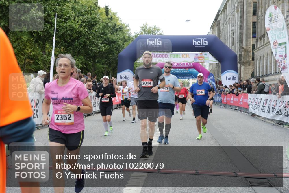 06.09.2026 - CURREX Alsterlauf Yannick Fuchs http://msf.ph/oto/10220079 06.09.2026 10:11:27 Ziel 2014, 2352, 2446, 3360, 3652, 4251, 4442, 4517, 4612, 5226, 5647, 6393, 6465, 8004, 8007, 8145, 8146 meine-sportfotos.de