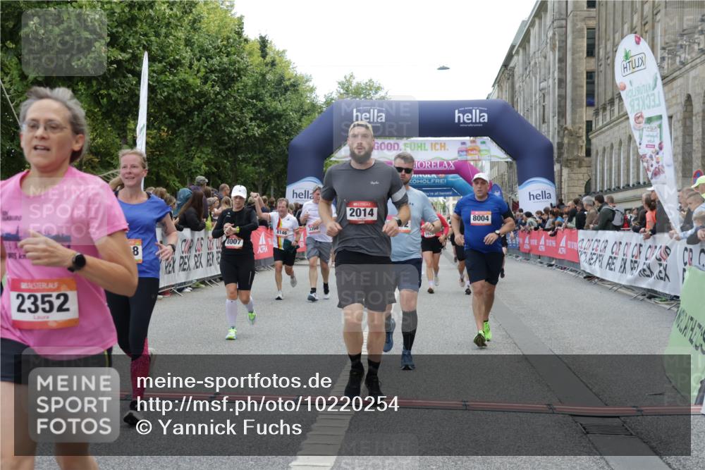 06.09.2026 - CURREX Alsterlauf Yannick Fuchs http://msf.ph/oto/10220254 06.09.2026 10:11:28 Ziel 2014, 2352, 2446, 3360, 3652, 4251, 4442, 4517, 4612, 5226, 5647, 5922, 5923, 6393, 6465, 6491, 8004, 8007, 8145, 8146 meine-sportfotos.de