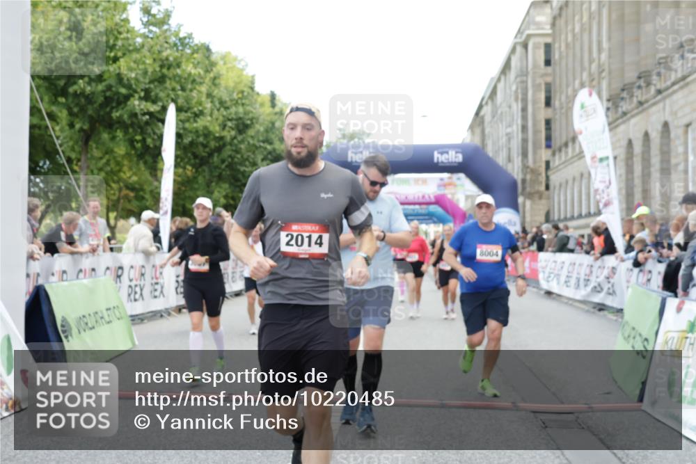 06.09.2026 - CURREX Alsterlauf Yannick Fuchs http://msf.ph/oto/10220485 06.09.2026 10:11:29 Ziel 2014, 2352, 2446, 3360, 3652, 4251, 4442, 4517, 5226, 5647, 5922, 5923, 6491, 8004, 8007, 8145, 8146 meine-sportfotos.de