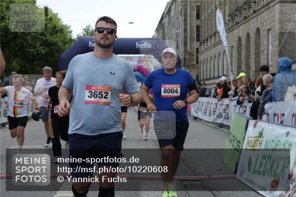 06.09.2026 - CURREX Alsterlauf Yannick Fuchs http://msf.ph/oto/10220608 06.09.2026 10:11:30 Ziel 2014, 2352, 2446, 3360, 3652, 4442, 4517, 5226, 5279, 5647, 5922, 5923, 6491, 8004, 8007, 8145, 8146 meine-sportfotos.de