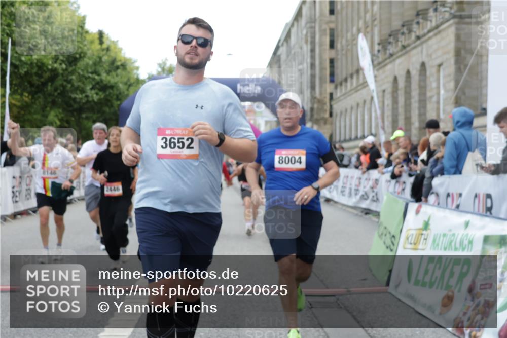 06.09.2026 - CURREX Alsterlauf Yannick Fuchs http://msf.ph/oto/10220625 06.09.2026 10:11:30 Ziel 2014, 2352, 2446, 3360, 3652, 4442, 4517, 5226, 5279, 5647, 5922, 5923, 6491, 8004, 8007, 8145, 8146 meine-sportfotos.de