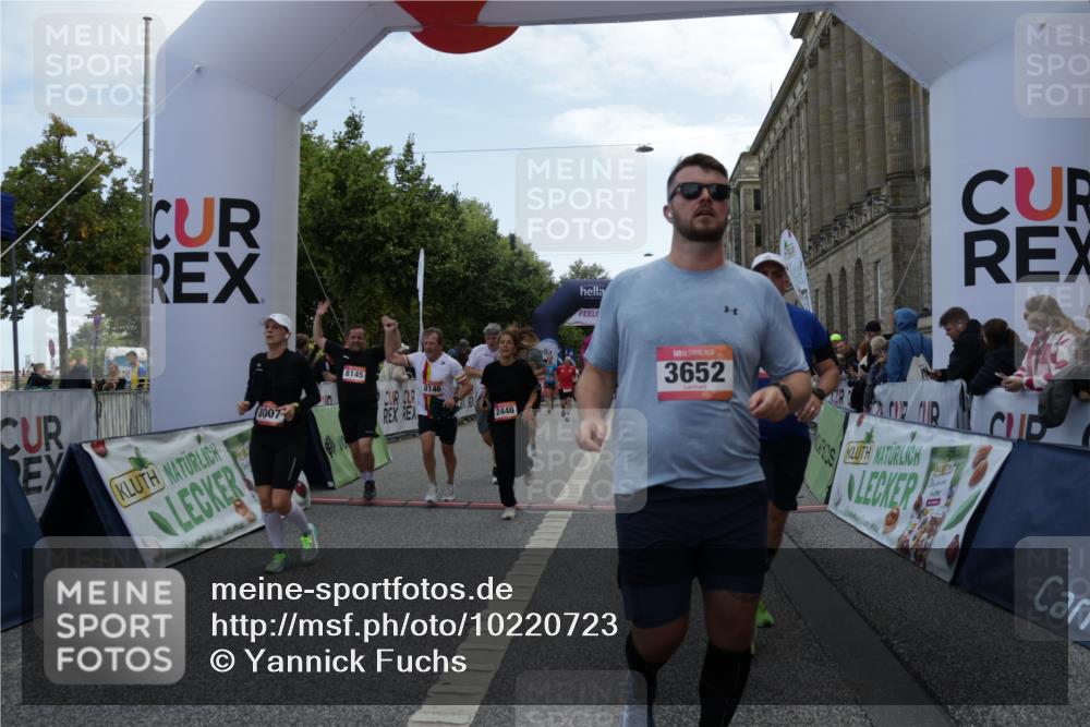 06.09.2026 - CURREX Alsterlauf Yannick Fuchs http://msf.ph/oto/10220723 06.09.2026 10:11:31 Ziel 2014, 2352, 2446, 3284, 3285, 3360, 3652, 3922, 4442, 4517, 5226, 5279, 5647, 5922, 5923, 6491, 8004, 8007, 8145, 8146 meine-sportfotos.de