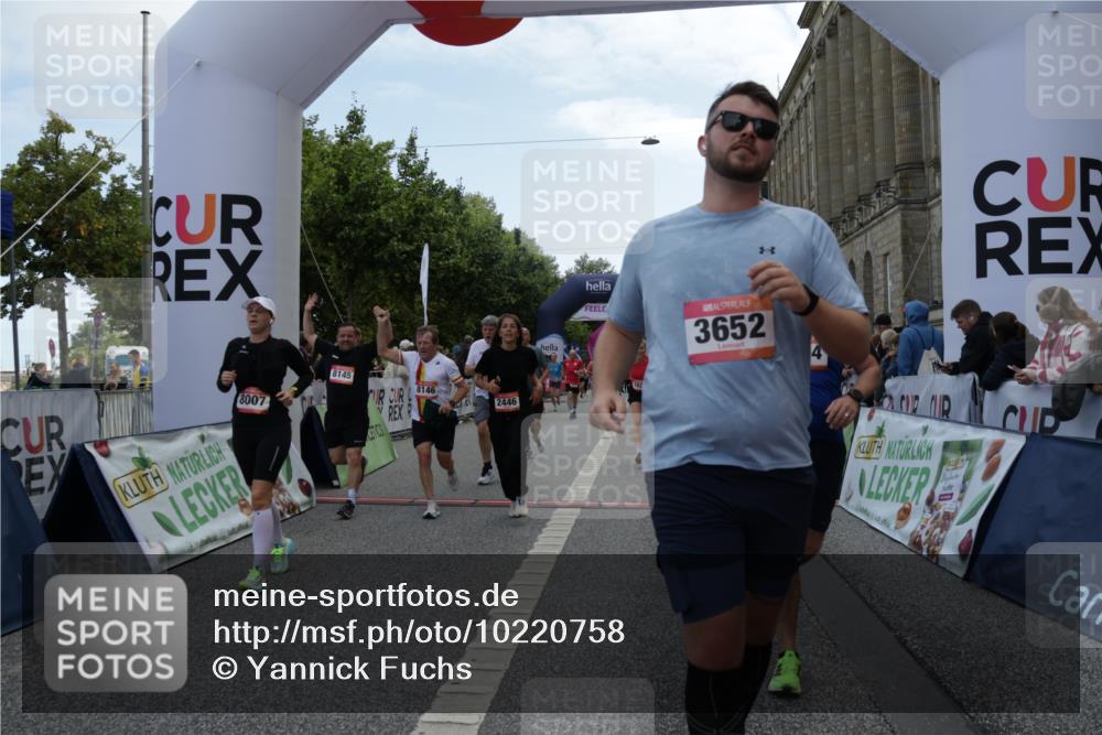 06.09.2026 - CURREX Alsterlauf Yannick Fuchs http://msf.ph/oto/10220758 06.09.2026 10:11:31 Ziel 2014, 2352, 2446, 3284, 3285, 3360, 3652, 3922, 4442, 4517, 5226, 5279, 5647, 5922, 5923, 6491, 8004, 8007, 8145, 8146 meine-sportfotos.de