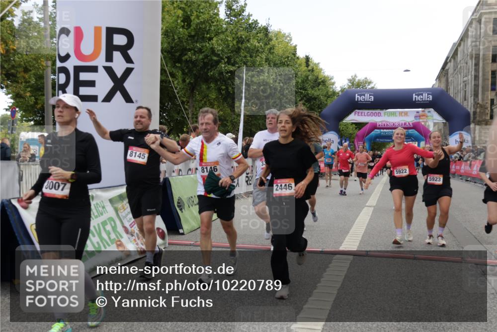 06.09.2026 - CURREX Alsterlauf Yannick Fuchs http://msf.ph/oto/10220789 06.09.2026 10:11:32 Ziel 2014, 2352, 2446, 3284, 3285, 3360, 3373, 3652, 3922, 4442, 4517, 5226, 5279, 5647, 5922, 5923, 6491, 8004, 8007, 8145, 8146 meine-sportfotos.de