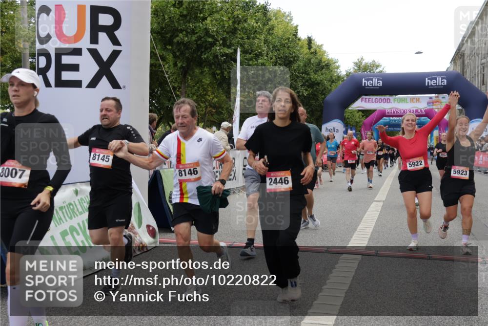 06.09.2026 - CURREX Alsterlauf Yannick Fuchs http://msf.ph/oto/10220822 06.09.2026 10:11:32 Ziel 2014, 2352, 2446, 3284, 3285, 3360, 3373, 3652, 3922, 4442, 4517, 5226, 5279, 5647, 5922, 5923, 6491, 8004, 8007, 8145, 8146 meine-sportfotos.de
