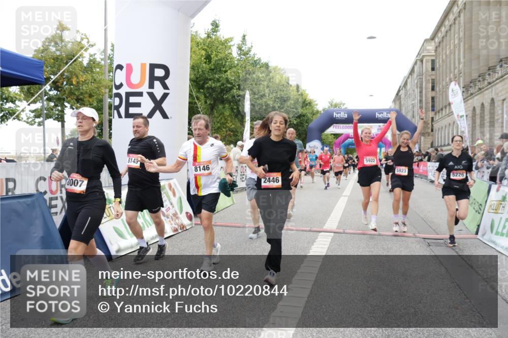06.09.2026 - CURREX Alsterlauf Yannick Fuchs http://msf.ph/oto/10220844 06.09.2026 10:11:32 Ziel 2014, 2352, 2446, 3284, 3285, 3360, 3373, 3652, 3922, 4442, 4517, 5226, 5279, 5647, 5922, 5923, 6491, 8004, 8007, 8145, 8146 meine-sportfotos.de