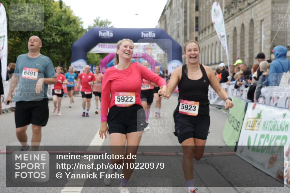 06.09.2026 - CURREX Alsterlauf Yannick Fuchs http://msf.ph/oto/10220979 06.09.2026 10:11:33 Ziel 2014, 2352, 2356, 2446, 3284, 3285, 3360, 3373, 3652, 3922, 5226, 5279, 5922, 5923, 6491, 8004, 8007, 8145, 8146 meine-sportfotos.de
