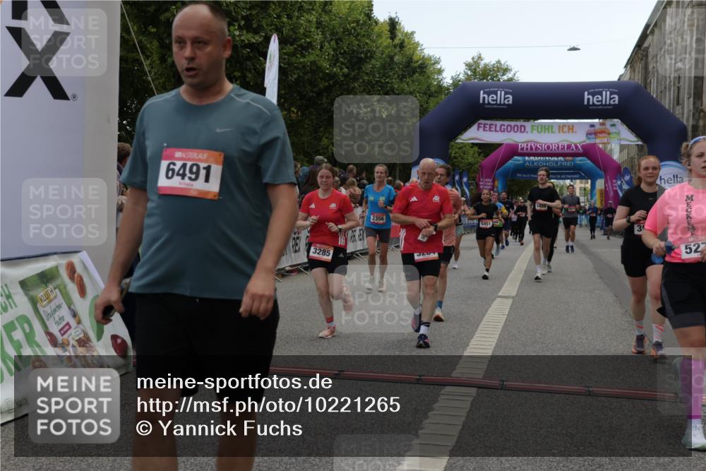 06.09.2026 - CURREX Alsterlauf Yannick Fuchs http://msf.ph/oto/10221265 06.09.2026 10:11:35 Ziel 2014, 2356, 2446, 3284, 3285, 3360, 3373, 3652, 3922, 4188, 4189, 5226, 5279, 5451, 5458, 5922, 5923, 6491, 8004, 8007, 8145, 8146 meine-sportfotos.de