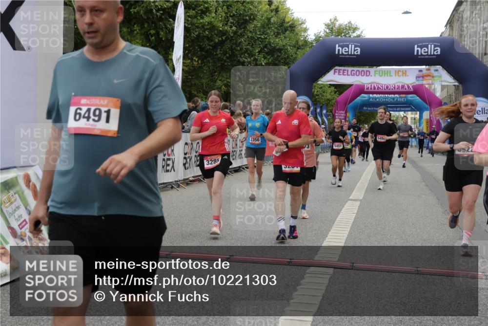 06.09.2026 - CURREX Alsterlauf Yannick Fuchs http://msf.ph/oto/10221303 06.09.2026 10:11:35 Ziel 2014, 2356, 2446, 3284, 3285, 3360, 3373, 3652, 3922, 4188, 4189, 5226, 5279, 5451, 5458, 5922, 5923, 6491, 8004, 8007, 8145, 8146 meine-sportfotos.de