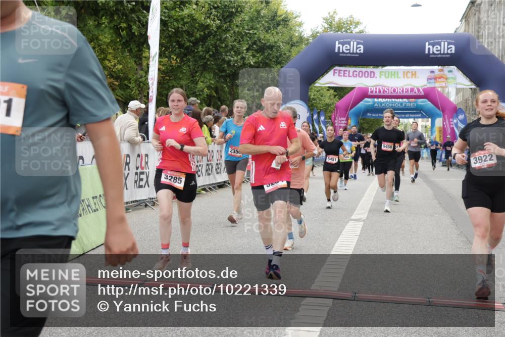 06.09.2026 - CURREX Alsterlauf Yannick Fuchs http://msf.ph/oto/10221339 06.09.2026 10:11:35 Ziel 2014, 2356, 2446, 3284, 3285, 3360, 3373, 3652, 3922, 4188, 4189, 5226, 5279, 5451, 5458, 5922, 5923, 6491, 8004, 8007, 8145, 8146 meine-sportfotos.de