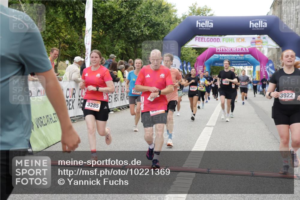 06.09.2026 - CURREX Alsterlauf Yannick Fuchs http://msf.ph/oto/10221369 06.09.2026 10:11:35 Ziel 2014, 2356, 2446, 3284, 3285, 3360, 3373, 3652, 3922, 4188, 4189, 5226, 5279, 5451, 5458, 5922, 5923, 6491, 8004, 8007, 8145, 8146 meine-sportfotos.de