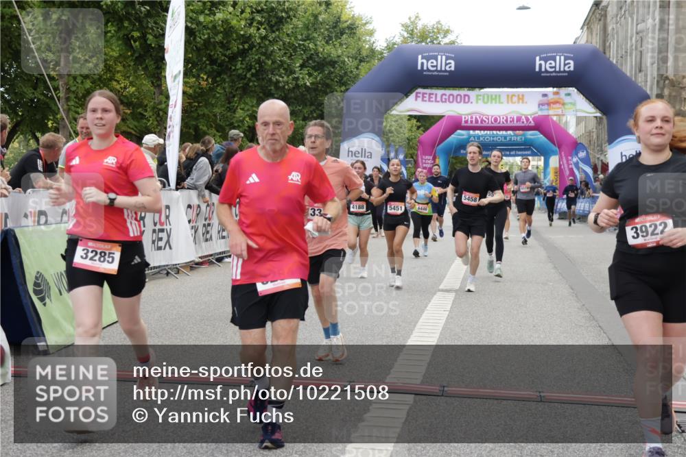 06.09.2026 - CURREX Alsterlauf Yannick Fuchs http://msf.ph/oto/10221508 06.09.2026 10:11:36 Ziel 2356, 2446, 3284, 3285, 3360, 3373, 3652, 3922, 4188, 4189, 5226, 5279, 5451, 5458, 5922, 5923, 6446, 6491, 8004, 8007, 8145, 8146 meine-sportfotos.de