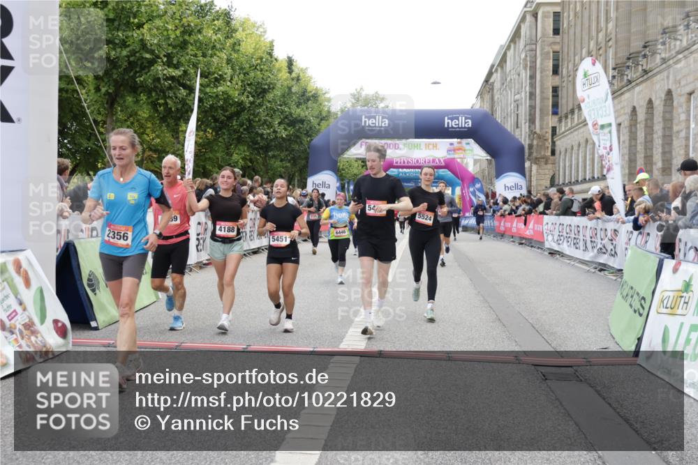 06.09.2026 - CURREX Alsterlauf Yannick Fuchs http://msf.ph/oto/10221829 06.09.2026 10:11:38 Ziel 2356, 2446, 3060, 3284, 3285, 3360, 3373, 3922, 4188, 4189, 5226, 5279, 5451, 5458, 5922, 5923, 6019, 6446, 6491, 8145, 8146 meine-sportfotos.de