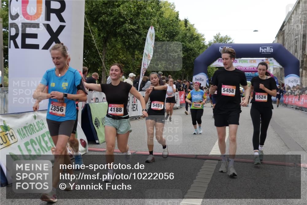 06.09.2026 - CURREX Alsterlauf Yannick Fuchs http://msf.ph/oto/10222056 06.09.2026 10:11:40 Ziel 2125, 2356, 3060, 3284, 3285, 3373, 3704, 3922, 4188, 4189, 4611, 5279, 5451, 5458, 5922, 5923, 6019, 6166, 6362, 6446, 6491 meine-sportfotos.de