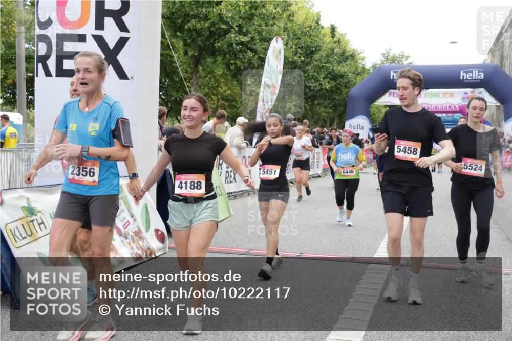 06.09.2026 - CURREX Alsterlauf Yannick Fuchs http://msf.ph/oto/10222117 06.09.2026 10:11:40 Ziel 2125, 2356, 3060, 3284, 3285, 3373, 3704, 3922, 4188, 4189, 4611, 5279, 5451, 5458, 5922, 5923, 6019, 6166, 6362, 6446, 6491 meine-sportfotos.de