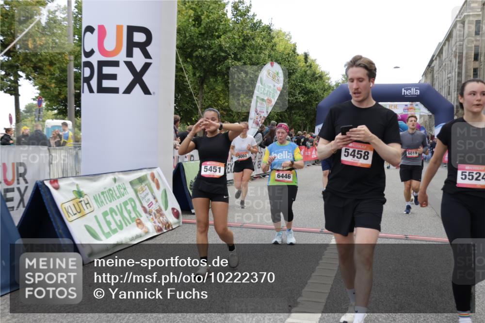 06.09.2026 - CURREX Alsterlauf Yannick Fuchs http://msf.ph/oto/10222370 06.09.2026 10:11:42 Ziel 2125, 2356, 3060, 3284, 3285, 3373, 3704, 3922, 4188, 4189, 4611, 5279, 5451, 5458, 6019, 6166, 6362, 6446 meine-sportfotos.de