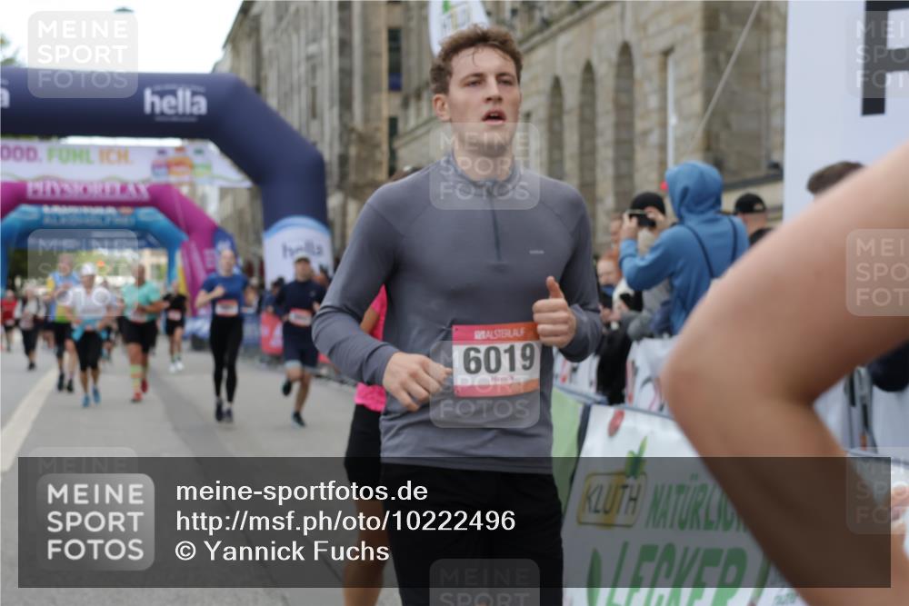 06.09.2026 - CURREX Alsterlauf Yannick Fuchs http://msf.ph/oto/10222496 06.09.2026 10:11:44 Ziel 2125, 2356, 2701, 3060, 3373, 3662, 3663, 3704, 4188, 4189, 4276, 4611, 5451, 5458, 6019, 6166, 6362, 6446, 8165, 8166 meine-sportfotos.de