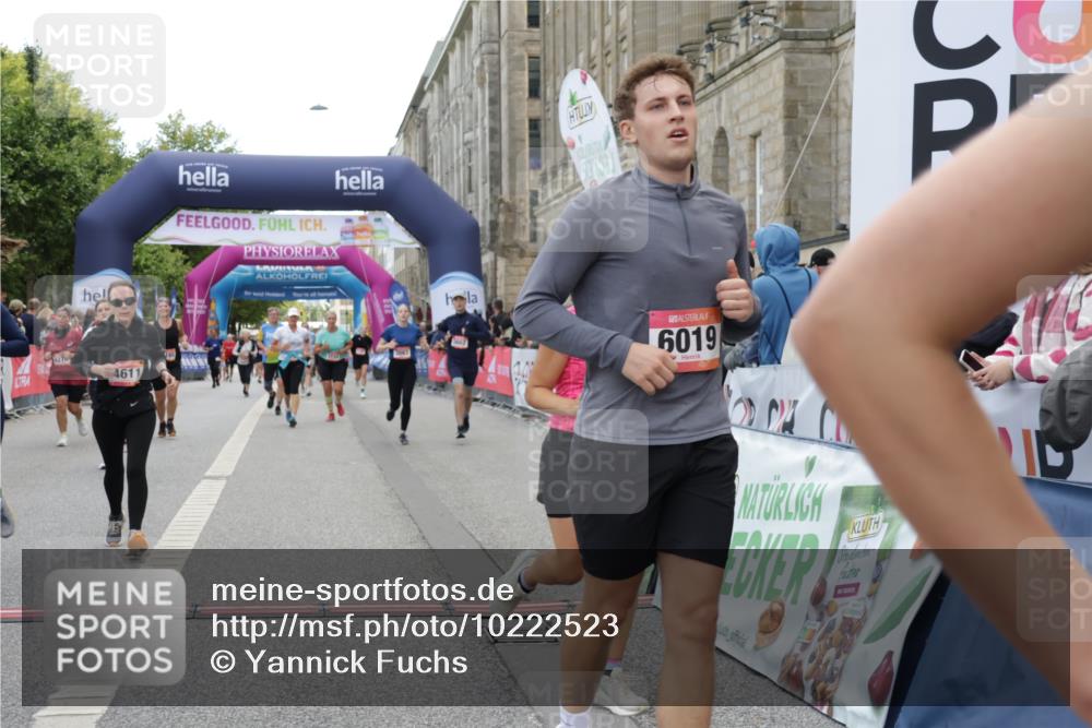 06.09.2026 - CURREX Alsterlauf Yannick Fuchs http://msf.ph/oto/10222523 06.09.2026 10:11:44 Ziel 2125, 2356, 2701, 3060, 3373, 3662, 3663, 3704, 4188, 4189, 4276, 4611, 5451, 5458, 6019, 6166, 6362, 6446, 8165, 8166 meine-sportfotos.de