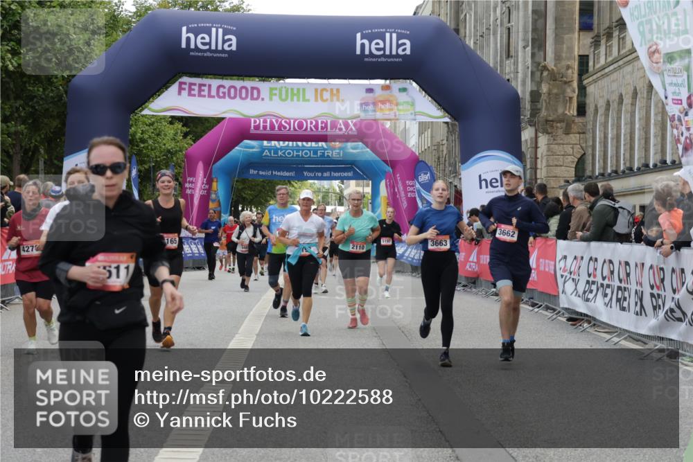 06.09.2026 - CURREX Alsterlauf Yannick Fuchs http://msf.ph/oto/10222588 06.09.2026 10:11:45 Ziel 2125, 2192, 2356, 2701, 3060, 3662, 3663, 3704, 4188, 4189, 4276, 4611, 5451, 5458, 6019, 6166, 6362, 6446, 8165, 8166 meine-sportfotos.de