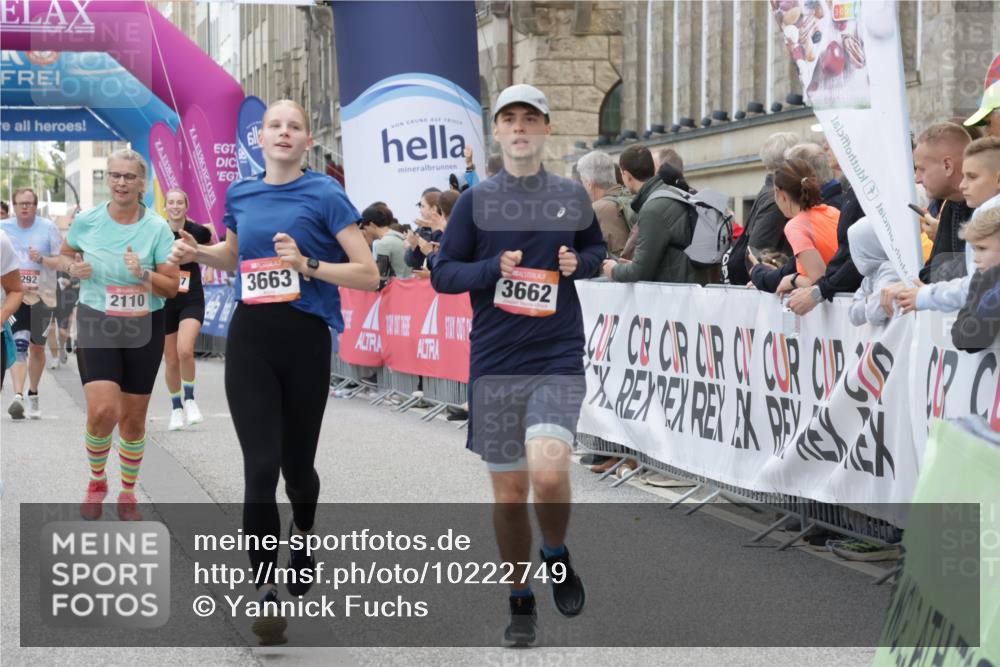 06.09.2026 - CURREX Alsterlauf Yannick Fuchs http://msf.ph/oto/10222749 06.09.2026 10:11:46 Ziel 2110, 2125, 2192, 2701, 3060, 3662, 3663, 3704, 4188, 4189, 4276, 4611, 5451, 5458, 6019, 6166, 6362, 6446, 8165, 8166 meine-sportfotos.de