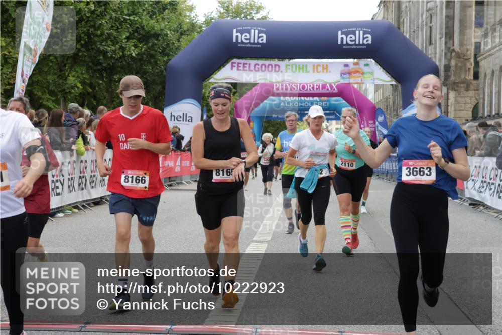 06.09.2026 - CURREX Alsterlauf Yannick Fuchs http://msf.ph/oto/10222923 06.09.2026 10:11:48 Ziel 2110, 2125, 2192, 2701, 3060, 3662, 3663, 3704, 4276, 4611, 5197, 6019, 6166, 6362, 6446, 6467, 8165, 8166 meine-sportfotos.de