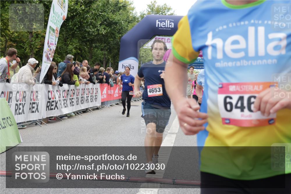06.09.2026 - CURREX Alsterlauf Yannick Fuchs http://msf.ph/oto/10223030 06.09.2026 10:11:54 Ziel 2110, 2192, 2701, 3198, 3662, 3663, 3776, 4276, 4653, 5197, 5292, 6467, 8165, 8166 meine-sportfotos.de