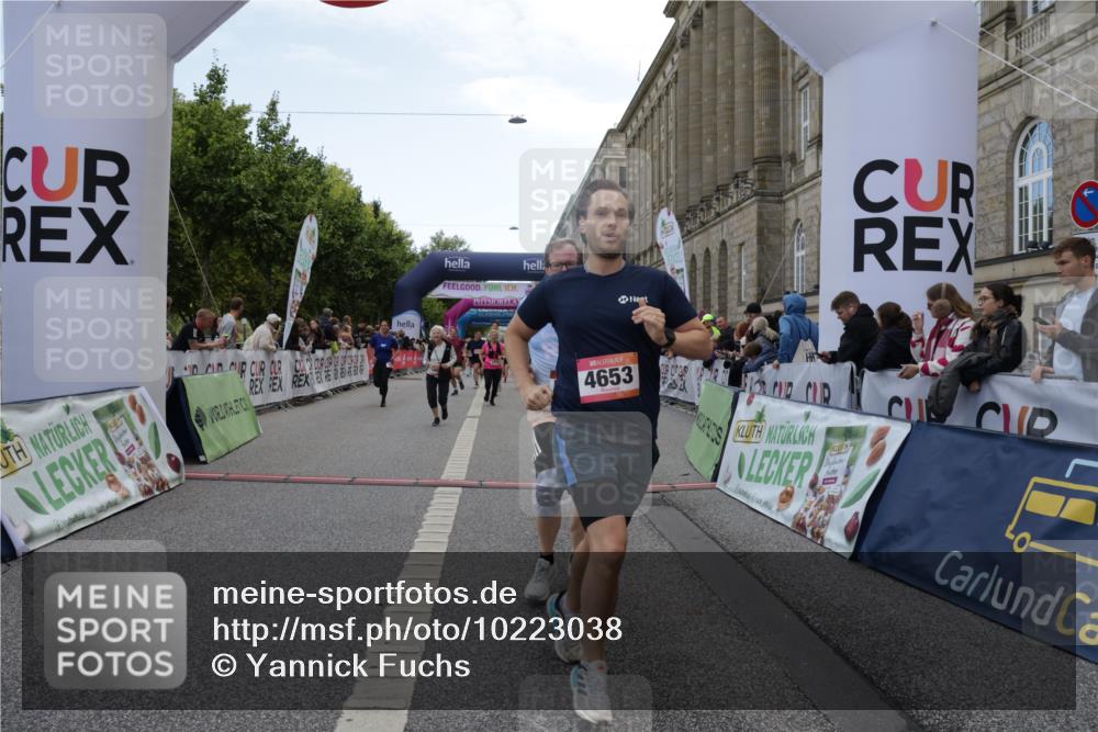 06.09.2026 - CURREX Alsterlauf Yannick Fuchs http://msf.ph/oto/10223038 06.09.2026 10:11:56 Ziel 2110, 2192, 3198, 3662, 3663, 3776, 3777, 4276, 4653, 4787, 4790, 5197, 5292, 6467, 8165, 8166 meine-sportfotos.de