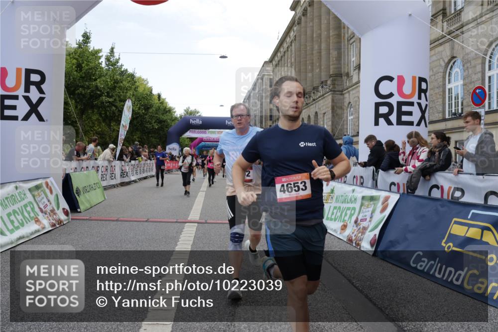 06.09.2026 - CURREX Alsterlauf Yannick Fuchs http://msf.ph/oto/10223039 06.09.2026 10:11:56 Ziel 2110, 2192, 3198, 3662, 3663, 3776, 3777, 4276, 4653, 4787, 4790, 5197, 5292, 6467, 8165, 8166 meine-sportfotos.de