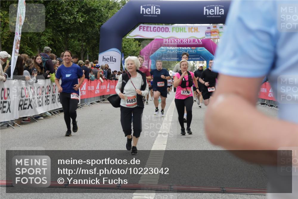 06.09.2026 - CURREX Alsterlauf Yannick Fuchs http://msf.ph/oto/10223042 06.09.2026 10:11:57 Ziel 2110, 2192, 3198, 3776, 3777, 4223, 4653, 4787, 4790, 5197, 5292, 6467 meine-sportfotos.de