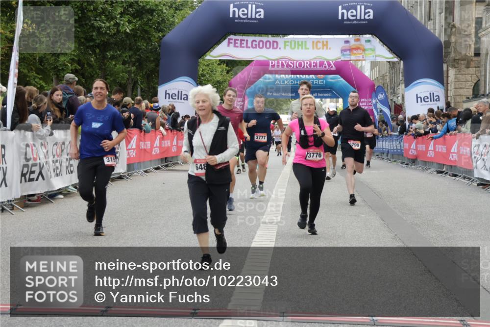 06.09.2026 - CURREX Alsterlauf Yannick Fuchs http://msf.ph/oto/10223043 06.09.2026 10:11:57 Ziel 2110, 2192, 3198, 3776, 3777, 4223, 4653, 4787, 4790, 5197, 5292, 6467 meine-sportfotos.de