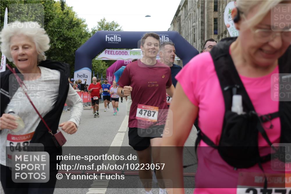 06.09.2026 - CURREX Alsterlauf Yannick Fuchs http://msf.ph/oto/10223057 06.09.2026 10:12:00 Ziel 3198, 3761, 3776, 3777, 4223, 4653, 4787, 4790, 5197, 5292 meine-sportfotos.de