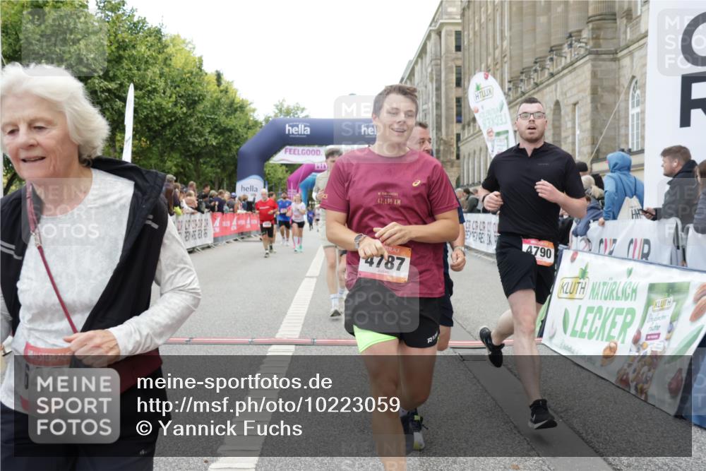 06.09.2026 - CURREX Alsterlauf Yannick Fuchs http://msf.ph/oto/10223059 06.09.2026 10:12:01 Ziel 3198, 3761, 3776, 3777, 4223, 4653, 4787, 4790, 4946, 5292 meine-sportfotos.de